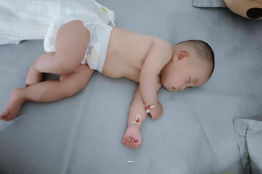 庄河宝宝总是摇头怎么回事